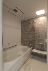 リゾート感と暮らしやすさを両立した快適空間［マンションリフォーム］